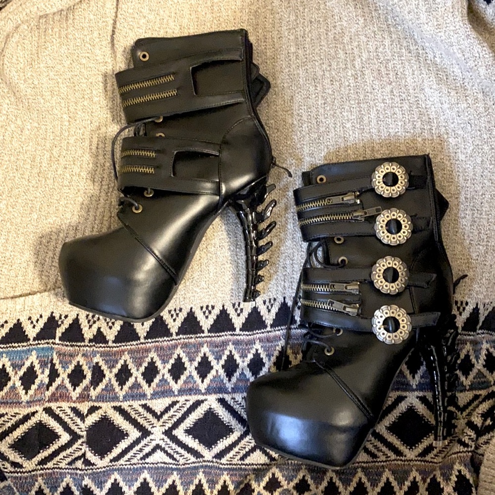 Show Story Punk Black Buckle Boots